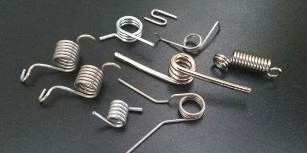 山東彈簧中的扭轉(zhuǎn)彈簧用到哪些行業(yè) 扭轉(zhuǎn)彈簧的圈數(shù)有什么不同？